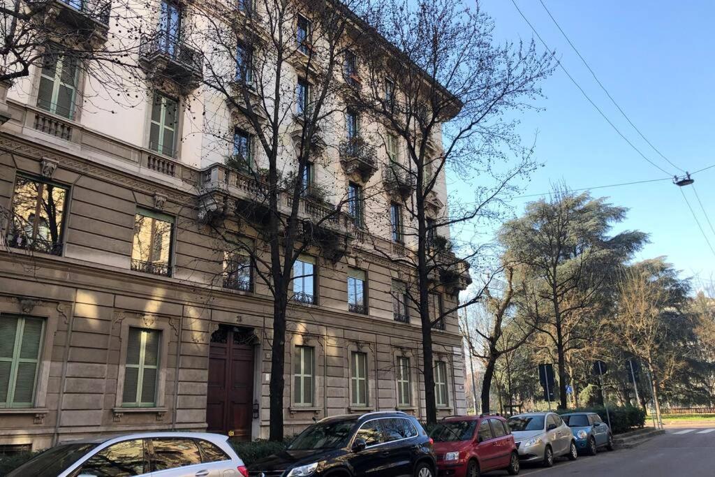 מילאנו Casa Alberto Da Giussano, Elegante Bilocale In Centro Con Balcone Sul Parco מראה חיצוני תמונה