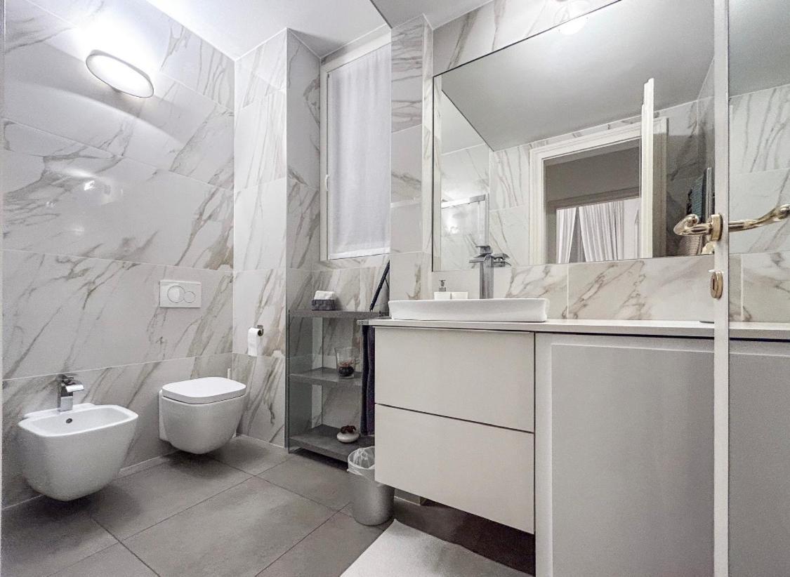 מילאנו Casa Alberto Da Giussano, Elegante Bilocale In Centro Con Balcone Sul Parco מראה חיצוני תמונה